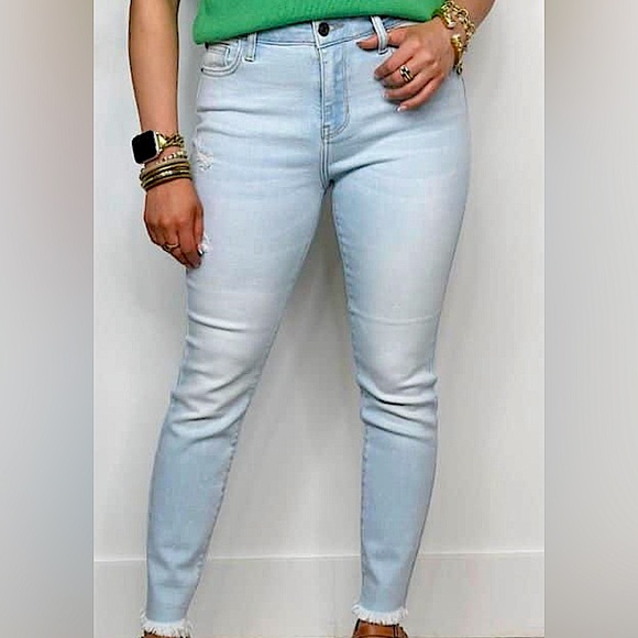 NWT Light Wash Jeans - Picture 1 of 7